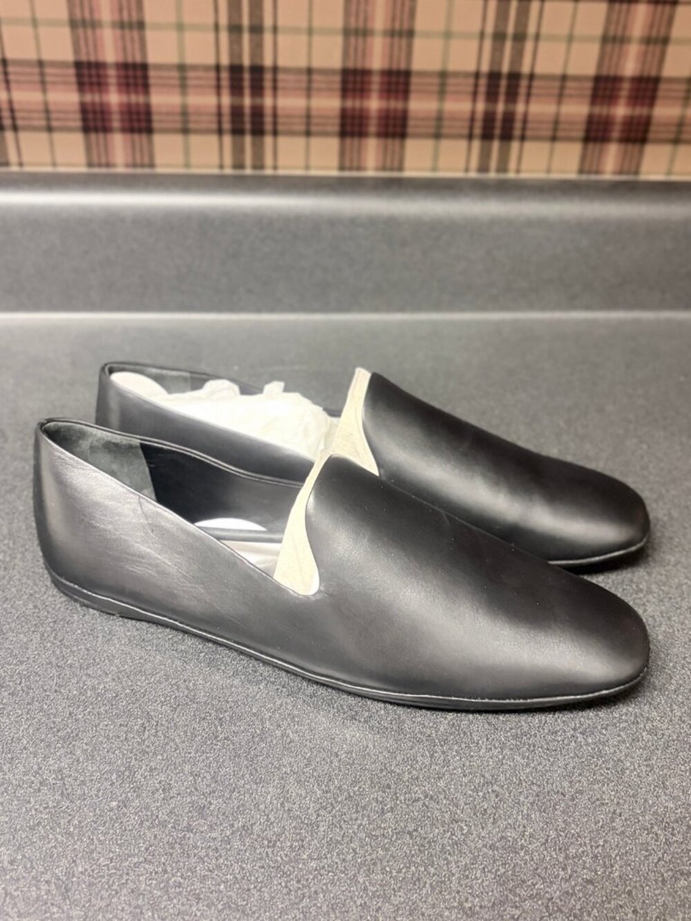 NWT New Vince Black Leather Slip-On Loafers - Size US 10